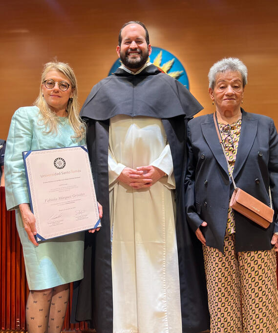 Distinción de graduada Tomasina de la "Orden Facientes Veritatem"